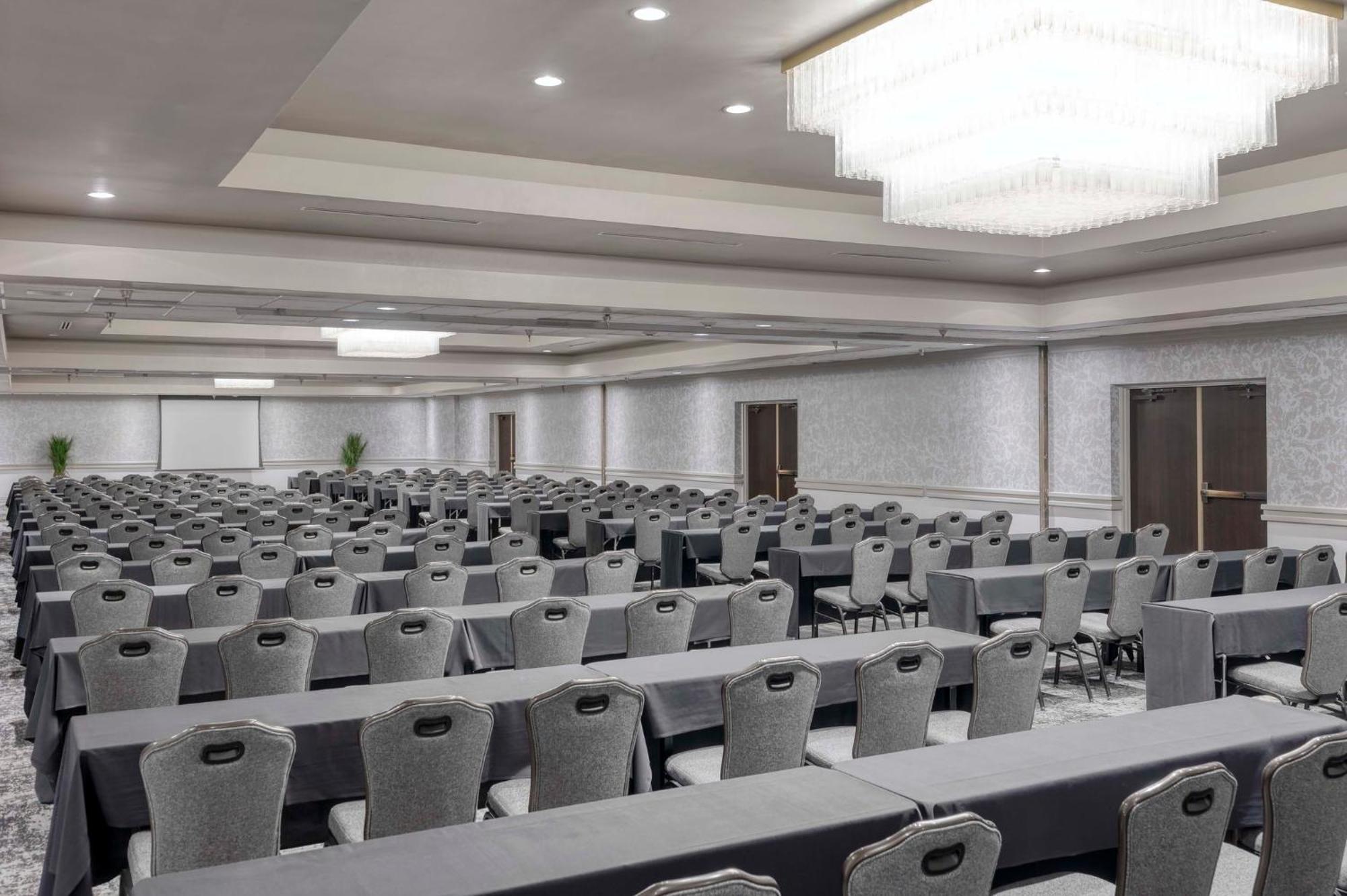 Crowne Plaza Indianapolis-Airport By Ihg Hotel Eksteriør billede