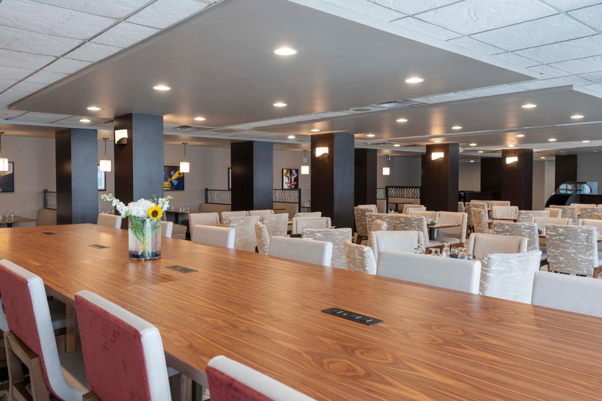 Crowne Plaza Indianapolis-Airport By Ihg Hotel Eksteriør billede