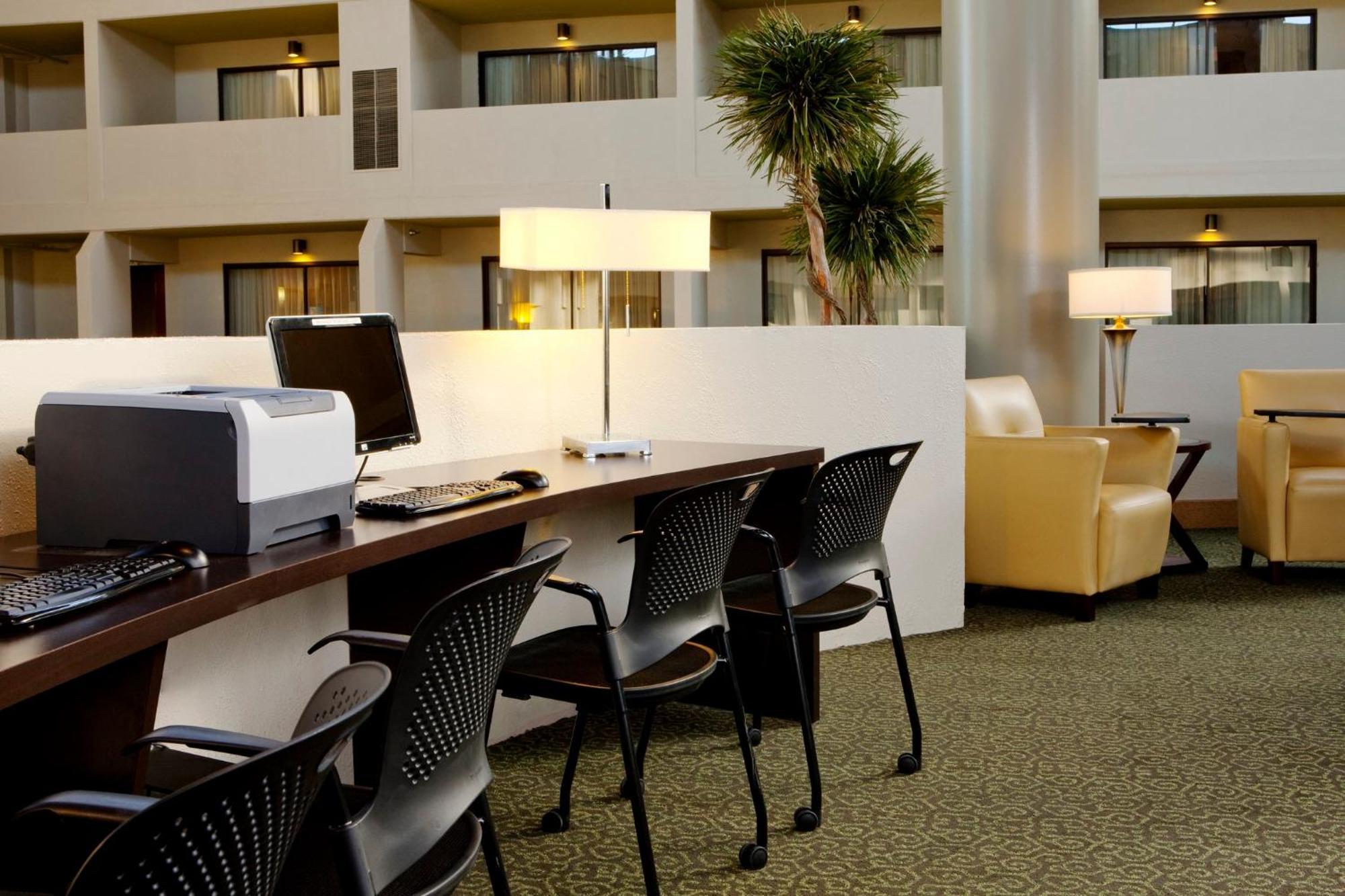 Crowne Plaza Indianapolis-Airport By Ihg Hotel Eksteriør billede